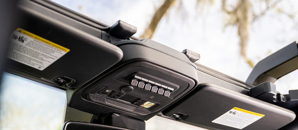 Gros plan des commutateurs du bloc de commande auxiliaire en option sur un VUS Ford Bronco® 2025