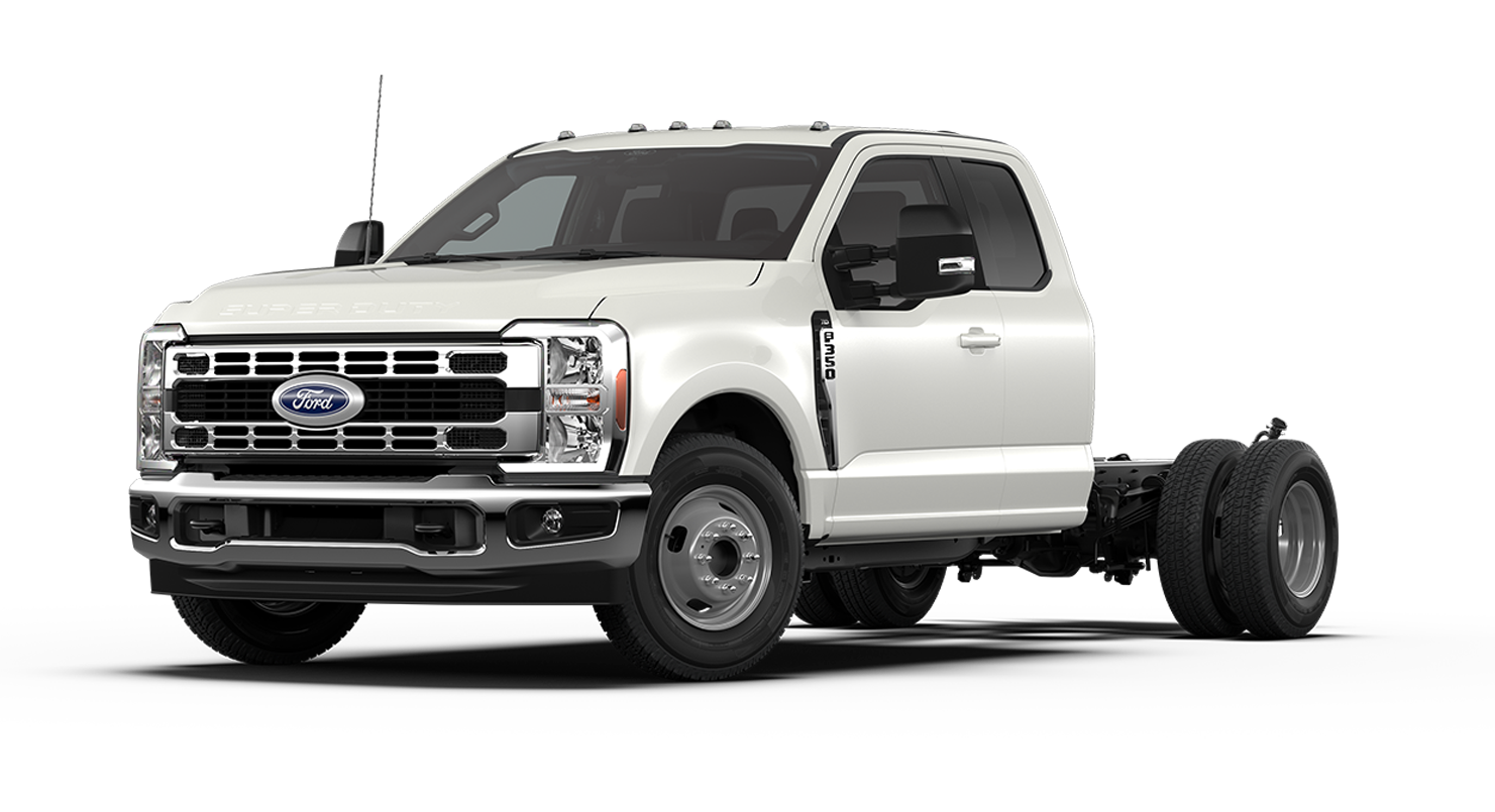 Ford Super Duty® à châssis-cabine F-350® XLT 2026 illustré en avalanche