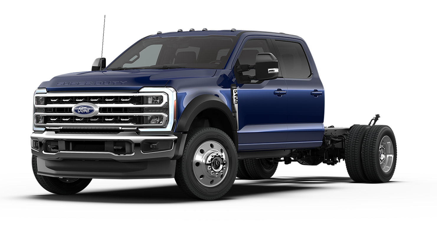 Ford F-450® Lariat® Super Duty® à châssis-cabine 2026 en bleu argon