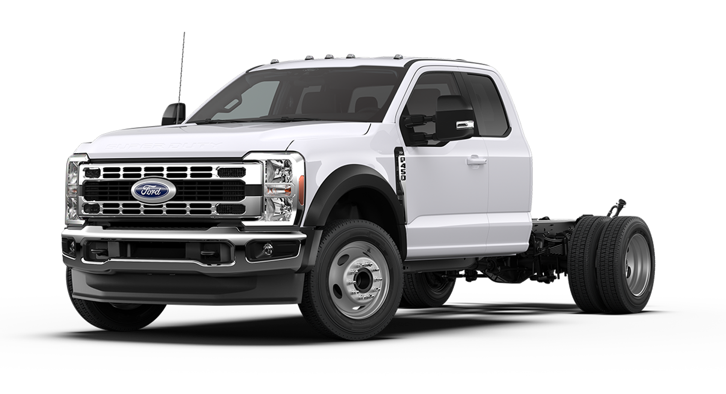 Ford F-450® XLT Super Duty® à châssis-cabine 2026 illustré en blanc Oxford