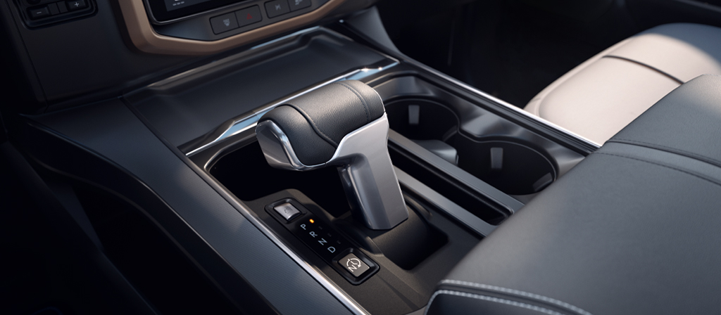 Gros plan de la console à l’intérieur d’un Ford F-150® Lightning® 2025