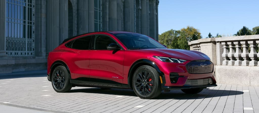 Une Ford Mustang Mach-E® 2025 garée