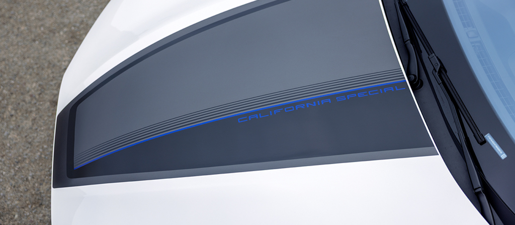 Bandes sur le capot de l’ensemble California Special sur le VUS Ford Mustang Mach-E® 2026