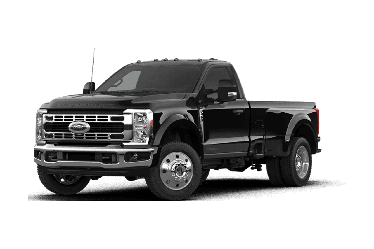 Ford Super Duty® F-450® XLT 2026 en noir agate sur fond blanc