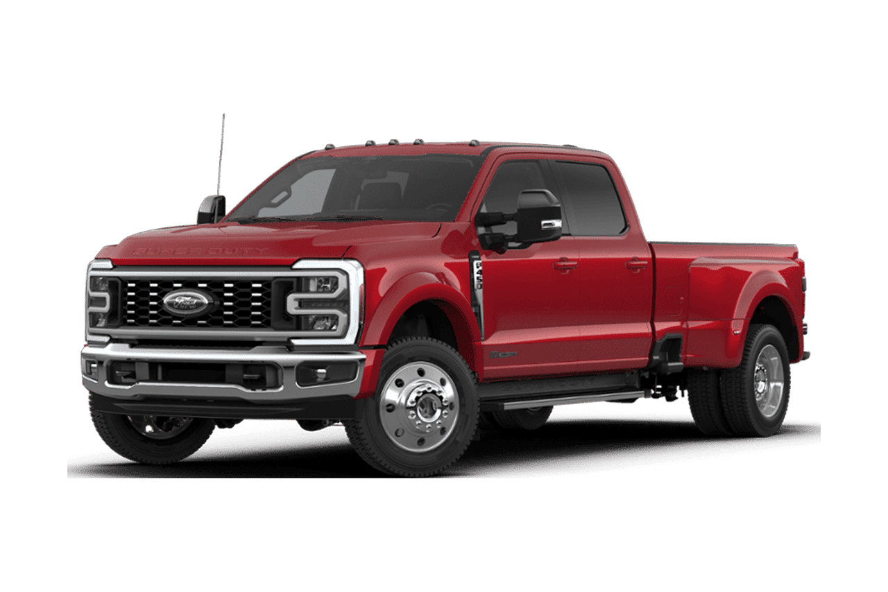 Ford Super Duty® F-450® Lariat® 2026 rouge course sur fond blanc
