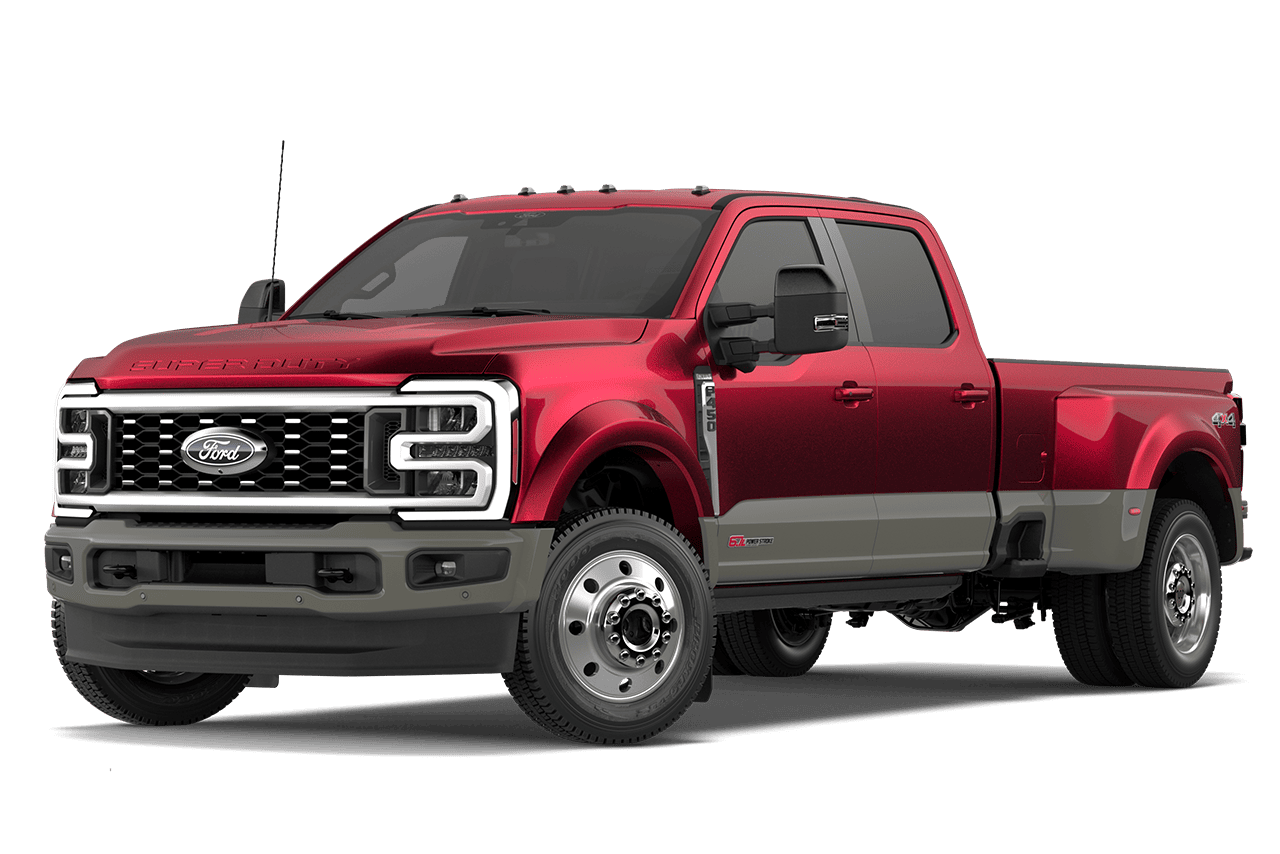 Modèle Ford Super Duty® F-450® King Ranch® 2027, couleur rouge course, sur fond blanc