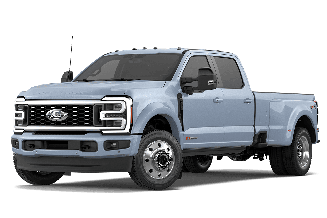 Modèle Ford Super Duty® F-450® Platinum® 2027, couleur gris marais, sur fond blanc