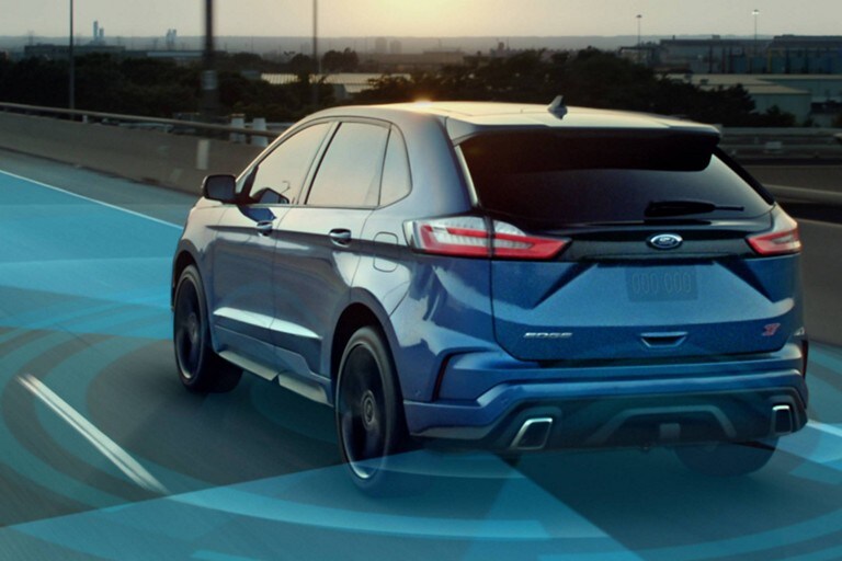 Ford Edge en bleu avec des graphiques montrant les positions de capteur actif