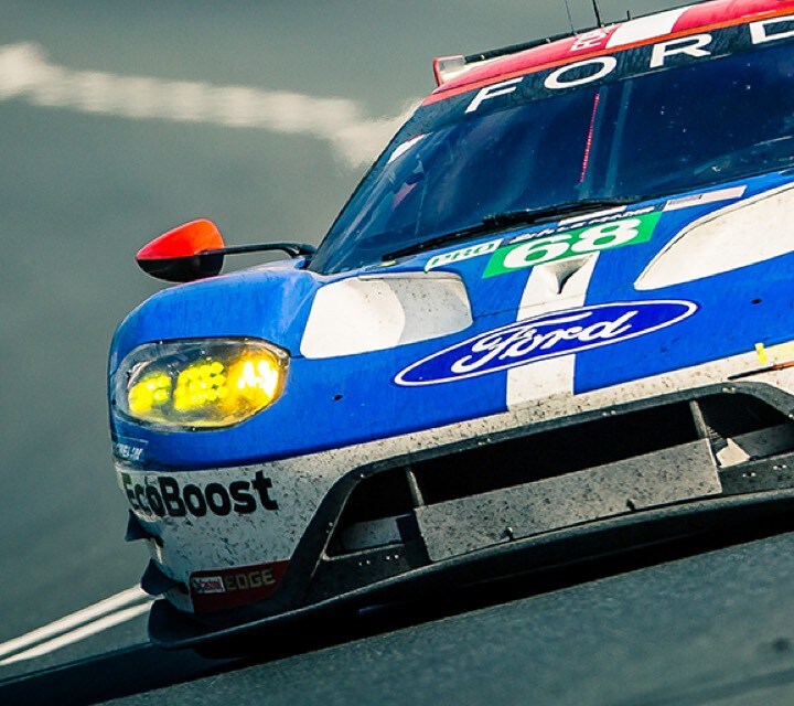La Ford G T sur la piste de course de Le Mans