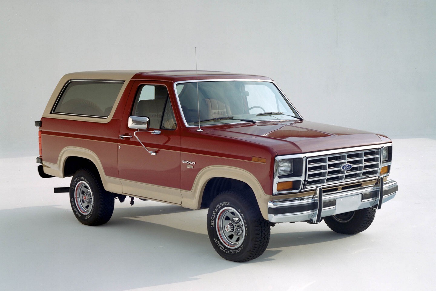 Ford Bronco 1985 Eddie Bauer Edition avec traitement spécial de peinture deux tons