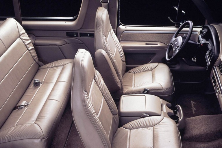 Intérieur du Ford Bronco 1993 en cuir moka moyen