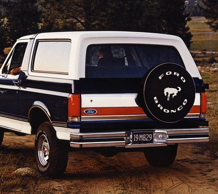 Ford Bronco 1987 avec couverture de roue avec logo Bronco et fenêtre de hayon élévateur électrique