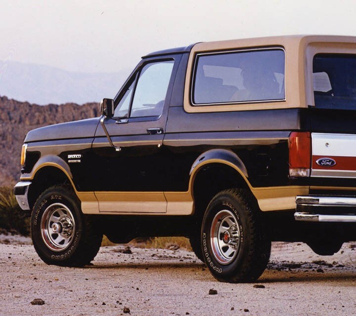 Ford Bronco 1987 Eddie Bauer Edition en noir corbeau sur Light Chestnut