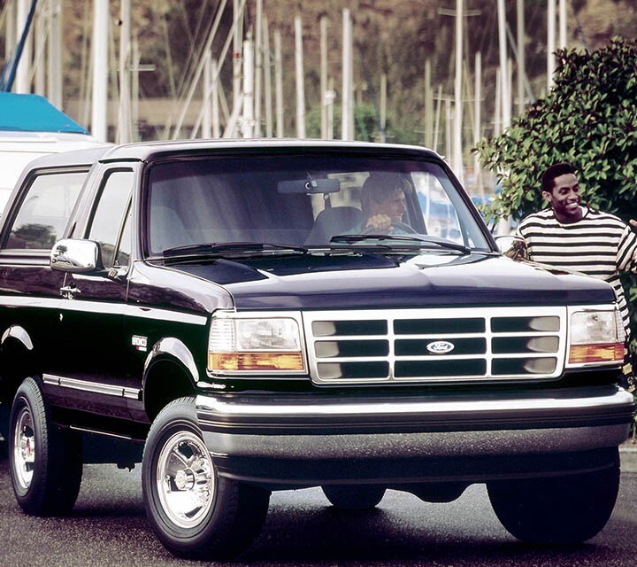 Ford Bronco X L T 1994 en Bleu royal métallisé