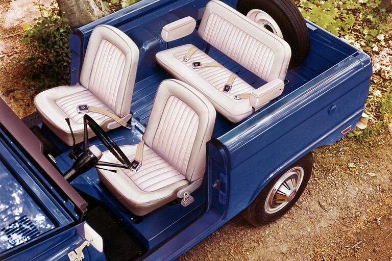 Bronco Roadster 1969 avec banc de siège arrière et ceintures de sécurité