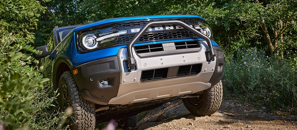 Ford Bronco Sport® 2025 stationné avec pare-broussaille avant