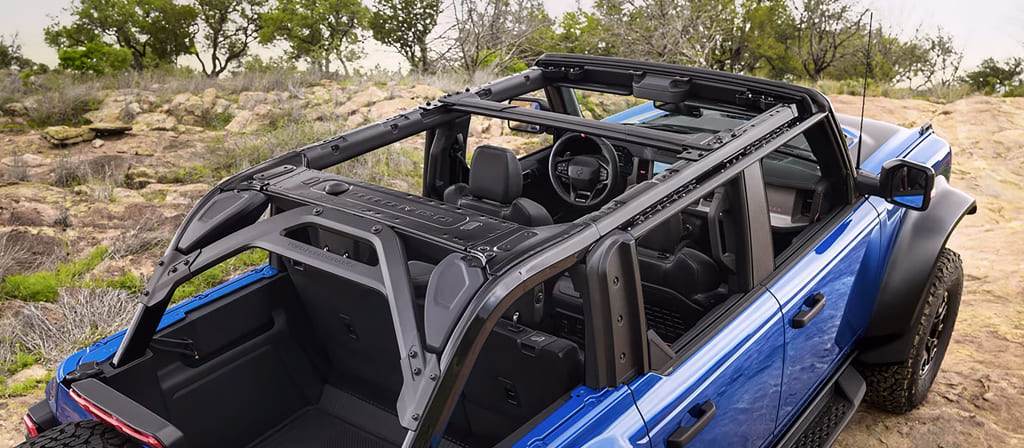 Un VUS Ford Bronco® Raptor® 2025 avec le toit retiré