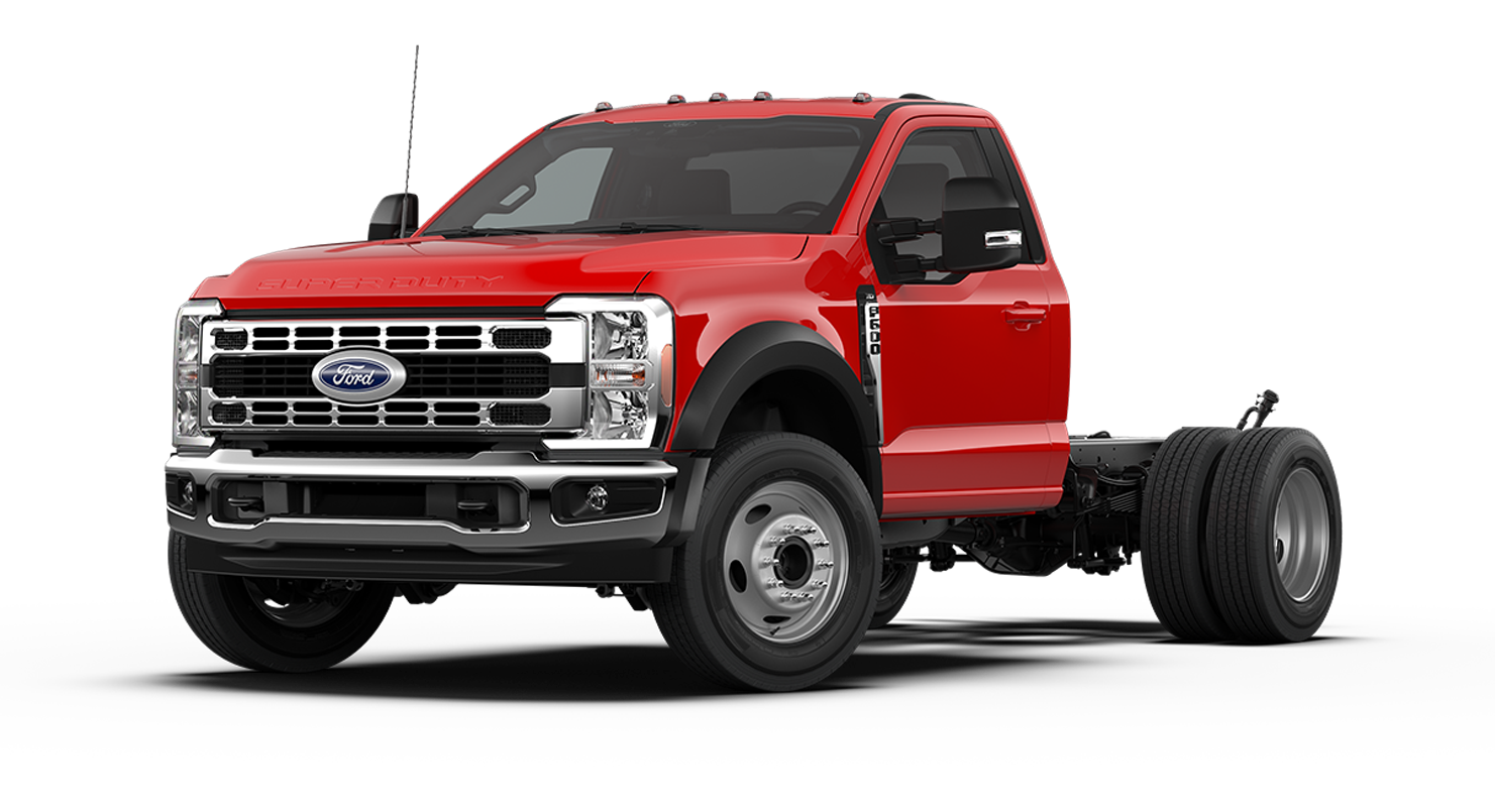 Ford F-600® XLT Super Duty® à châssis-cabine 2026 en rouge course