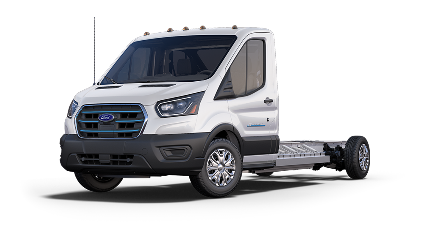 Ford E-Transit châssis-cabine 2025 illustrée en blanc Oxford