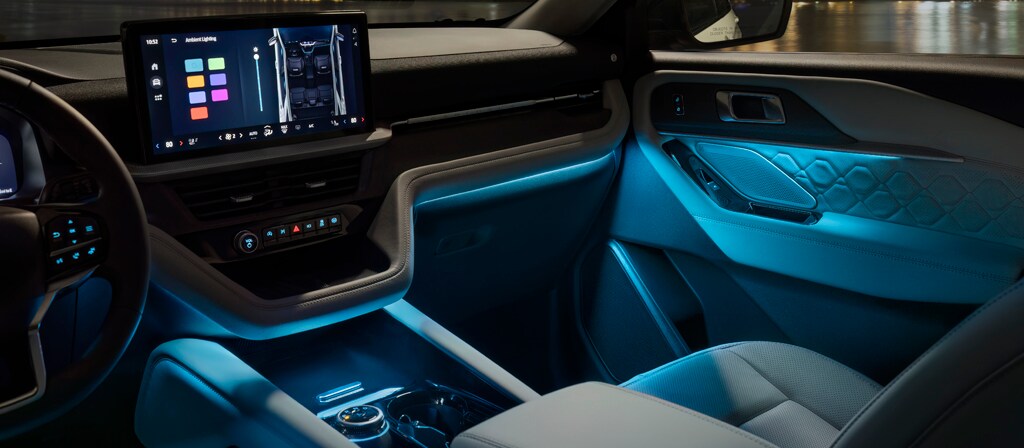 Éclairage ambiant bleu à l’intérieur du VUS Ford Explorer® 2025