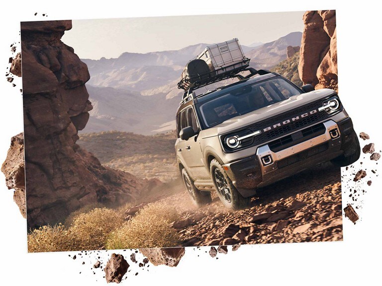 Ford Bronco Sport® 2025 conduit sur un terrain accidenté et rocailleux