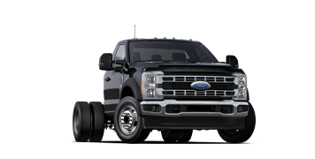 Ford Super Duty® F-600® XLT à châssis-cabine 2025 illustré en bleu antimatière