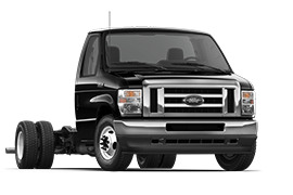 Fourgon tronqué Ford série E 450 2025 à roues arrière jumelées couleur noir agate illustré à un angle 3/4