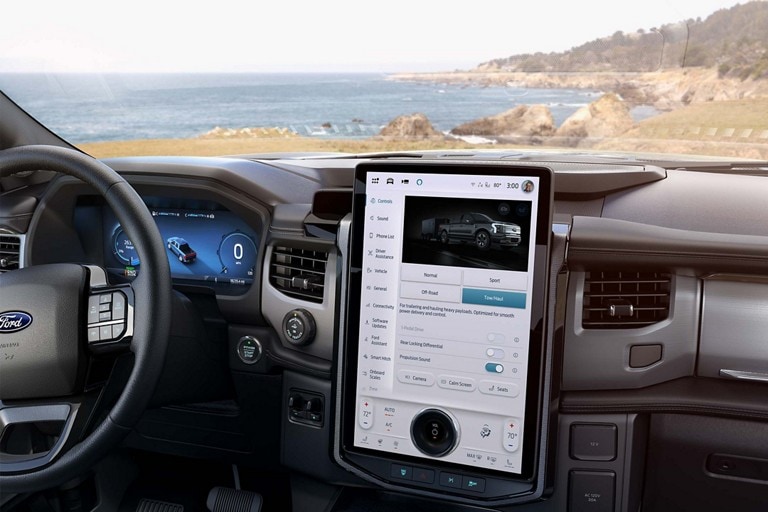 Intérieur du Ford F-150 Lightning® 2025 montrant l’écran tactile de 15,5 po