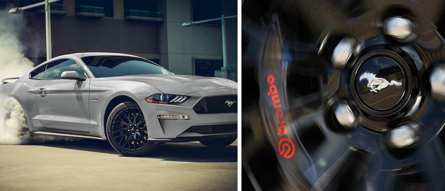 Écran divisé : À gauche se trouve une Ford Mustang® coupé 2023 effectuant un épuisement professionnel. À droite se trouve un gros plan des freins Brembo™