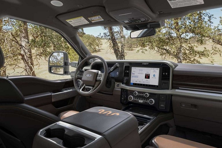 Ford Super Duty® F-250® King Ranch® 2025 avec sièges en cuir Kingsville Antique Affect et console centrale