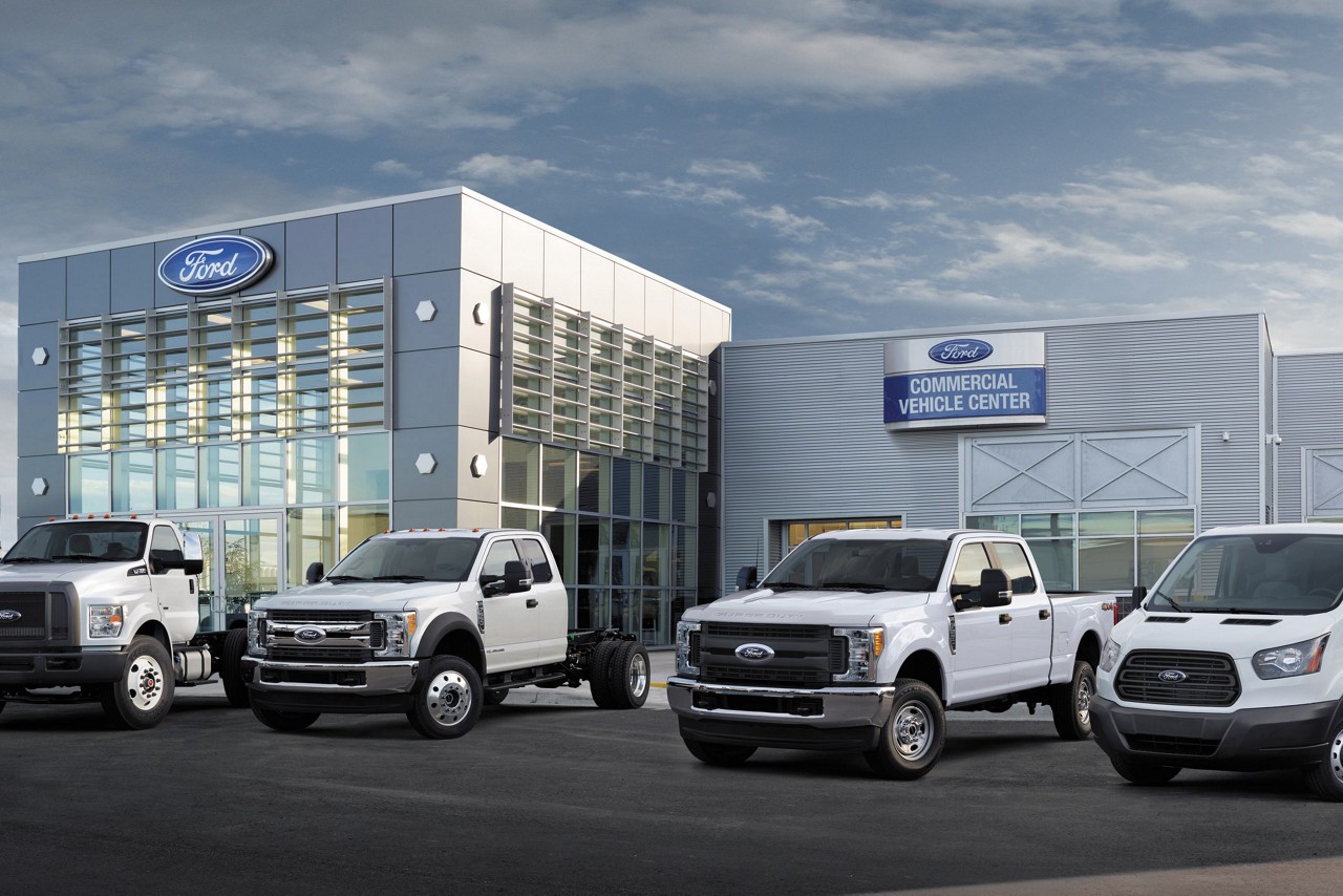 Camions devant un installateur d’équipements qualifié