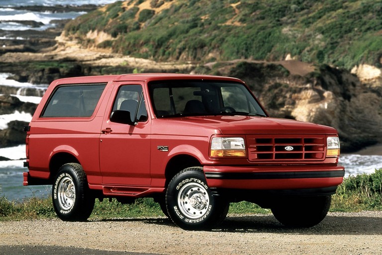 Ford Bronco X L T Sport 1996 en rouge vif métallisé 