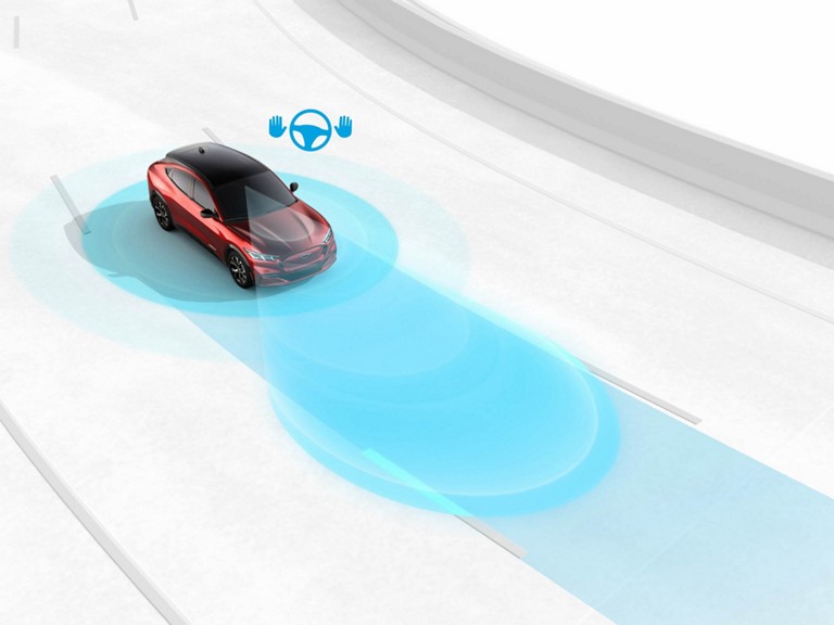 Illustration d’un véhicule sur la route, ses zones de perception montrées en bleu