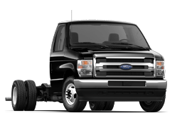 Fourgon tronqué Ford série E 350 2026 à roues arrière jumelées couleur argent lingot illustré à angle 3/4