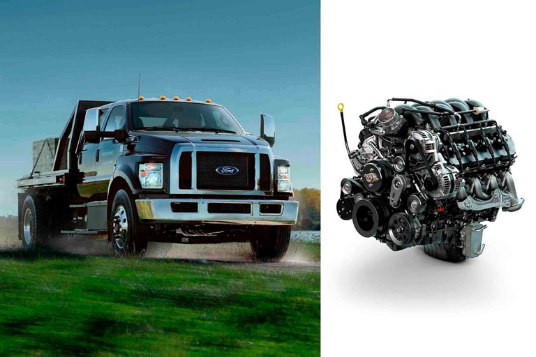 F-750® 2026 noir agate à cabine 6 places se déplaçant sur une route de gravier près de l’herbe et d’un cours d’eau, avec moteur à essence V8 de 7,3L