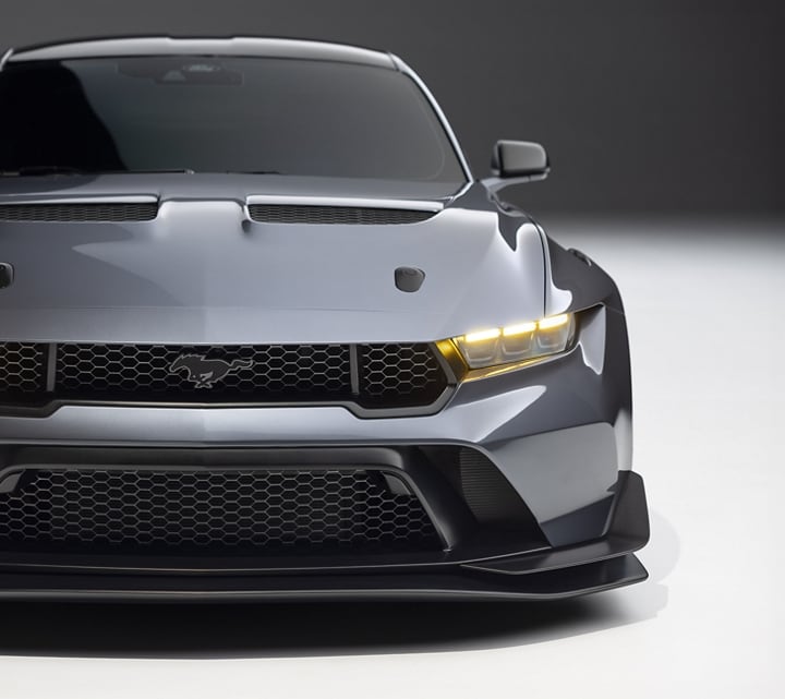 Vue de face d’une Mustang GTD.