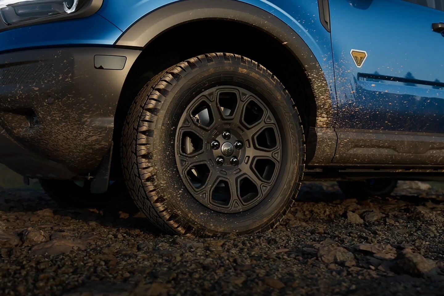 Ford Bronco Sport® 2025 stationné sur du gravier