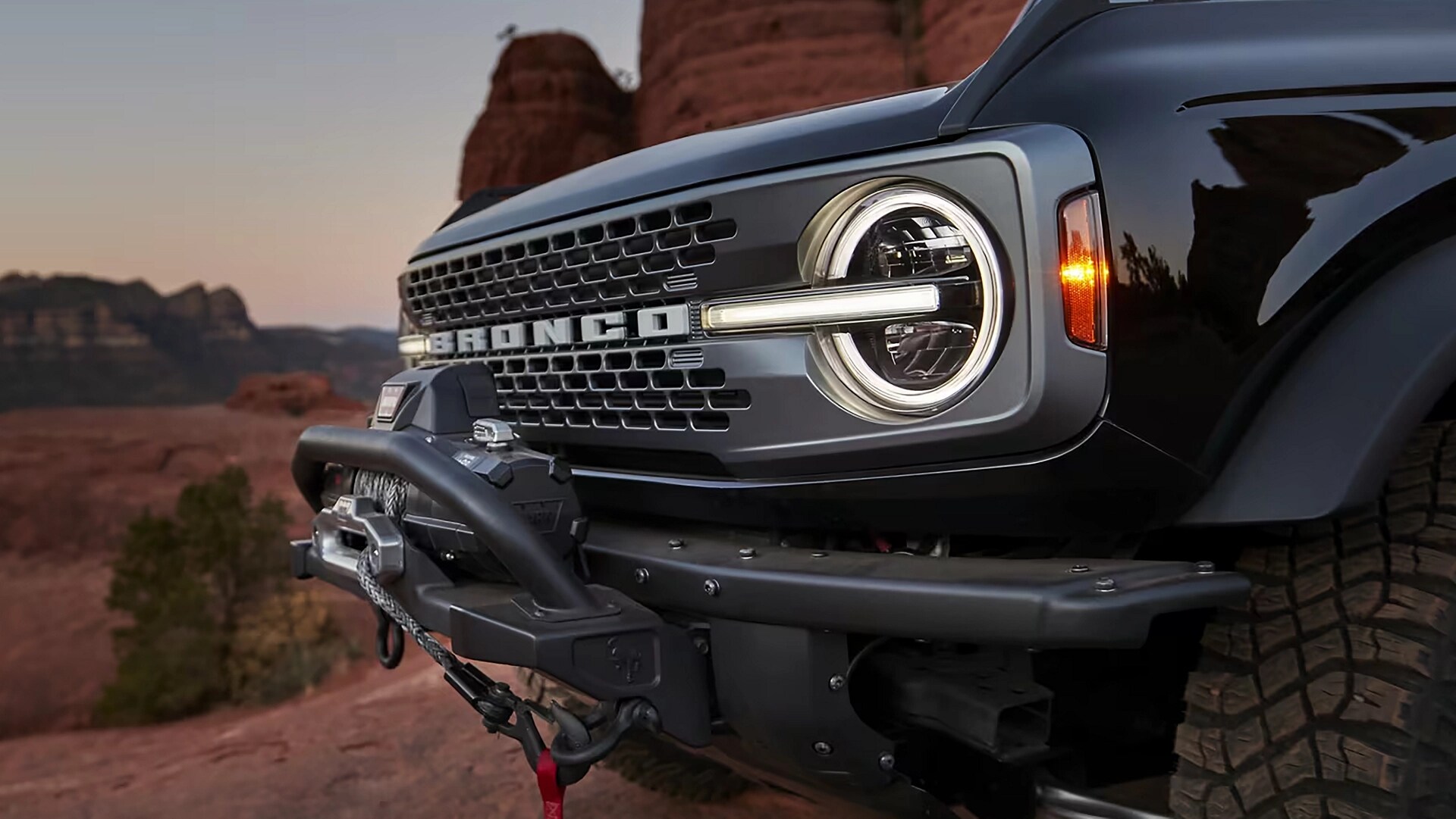 Gros plan sur le carénage frontal d’un VUS Ford Bronco® 2025