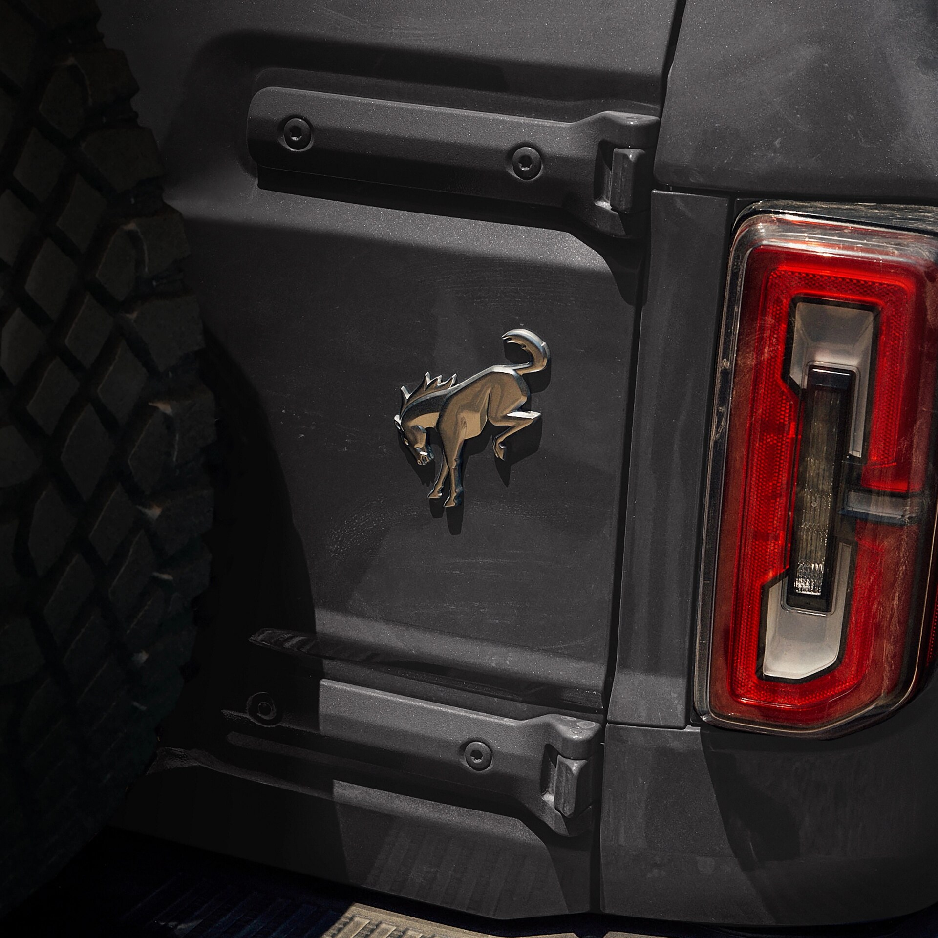 L’insigne Bucking Bronco à l’arrière d’un VUS Ford Bronco® 2026