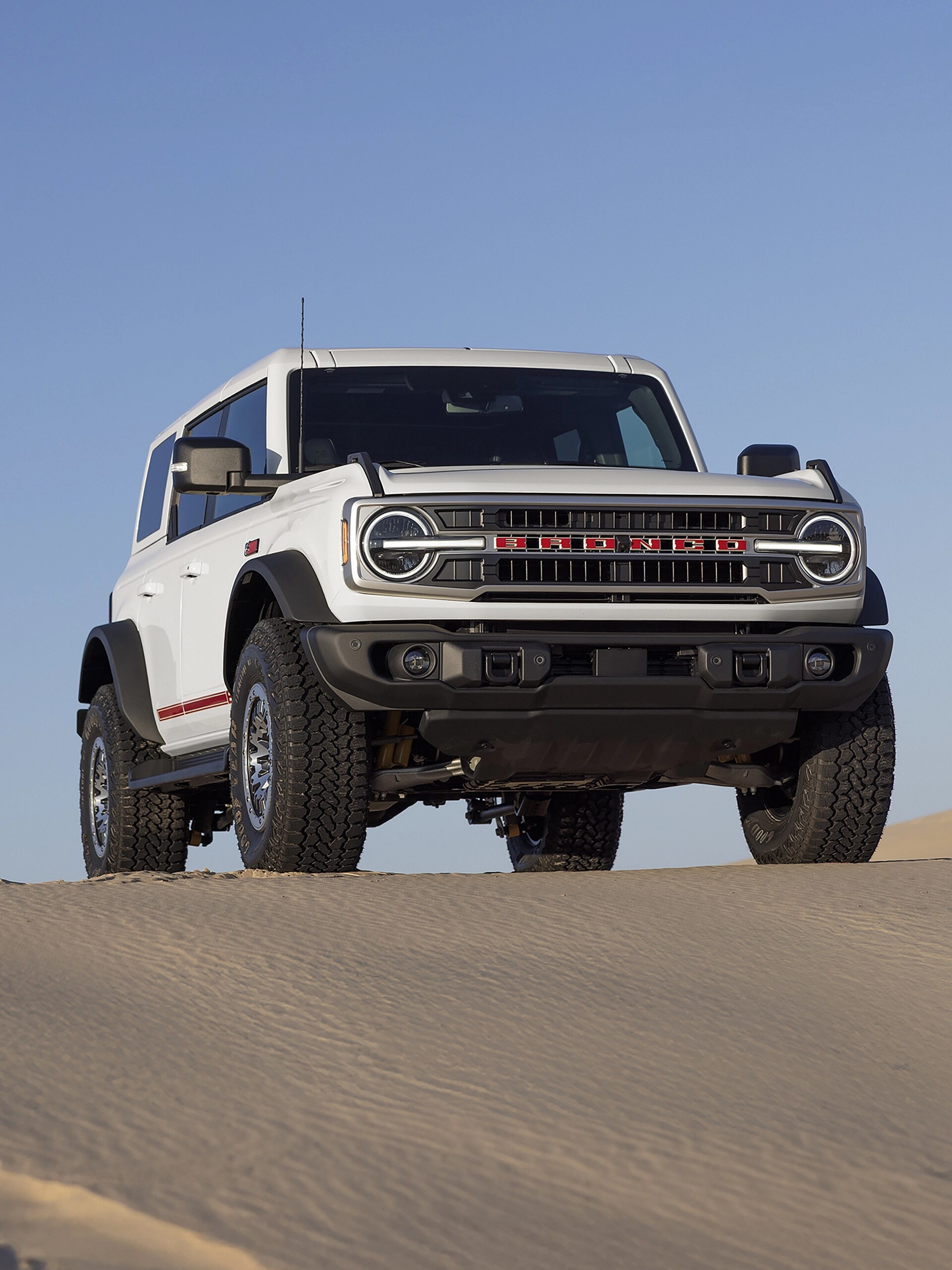 Un VUS Ford Bronco® Outer Banks® 2026 avec l’ensemble 60e anniversaire en option