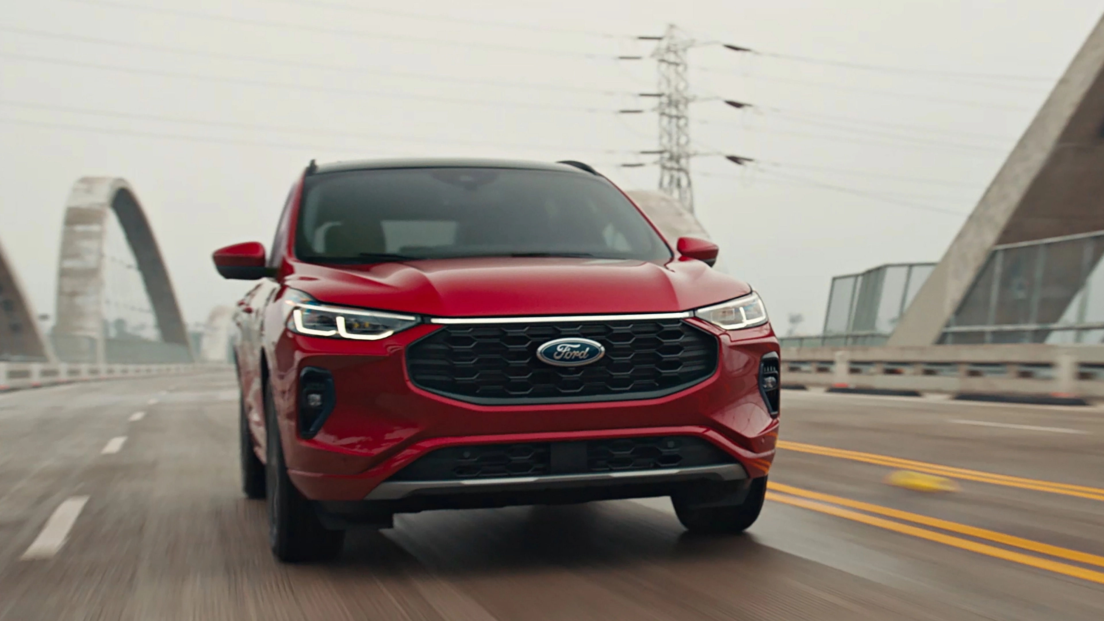 Vidéo d’un VUS Ford Escape® 2026 circulant sur la route.