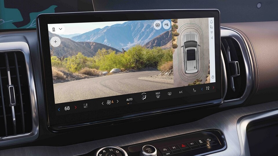 Écran tactile de 13,2 po dans la console centrale du Ford Expedition® 2025 affichant le système de caméra à 360 degrés