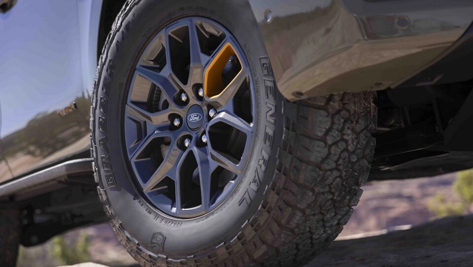 Jantes en aluminium peint gris carbonisé foncé de 18 po x 8,5 po du VUS Ford Expedition® Tremor® 2025