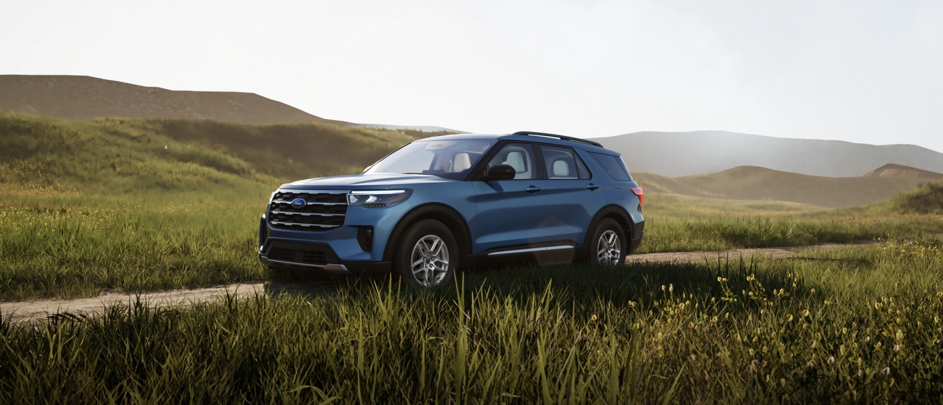 Côté d’un VUS Ford Explorer® 2025 bleu vapeur métallisé