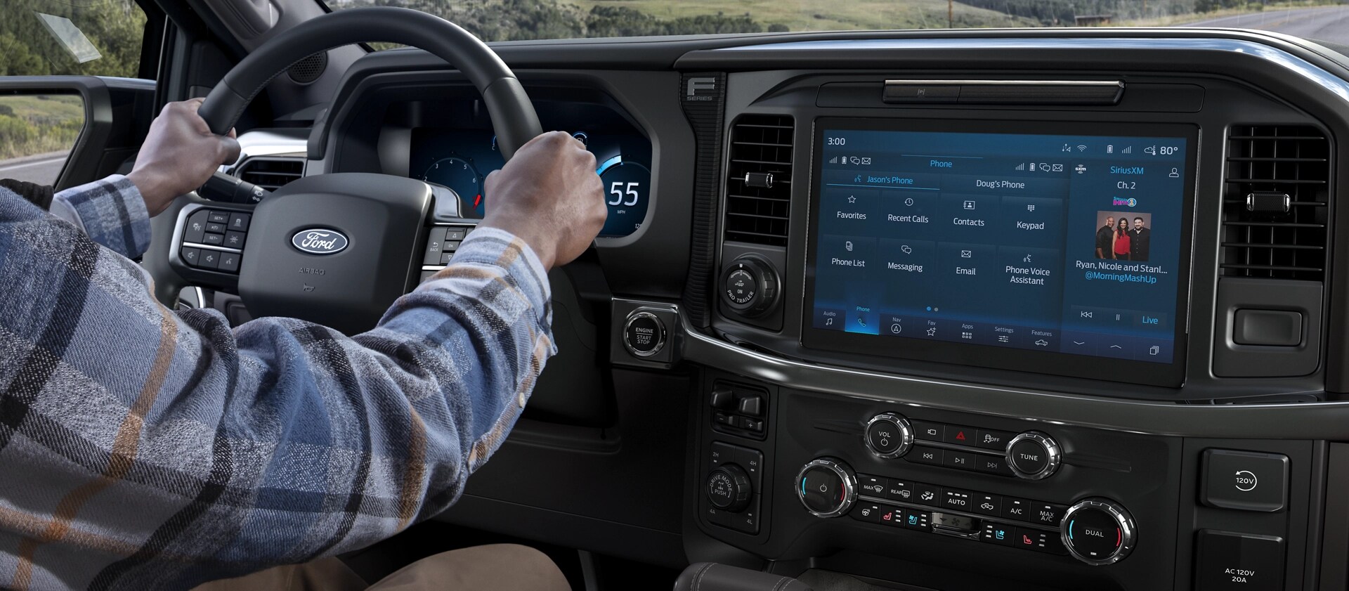 Personne assise dans la cabine du Ford F-150® 2025