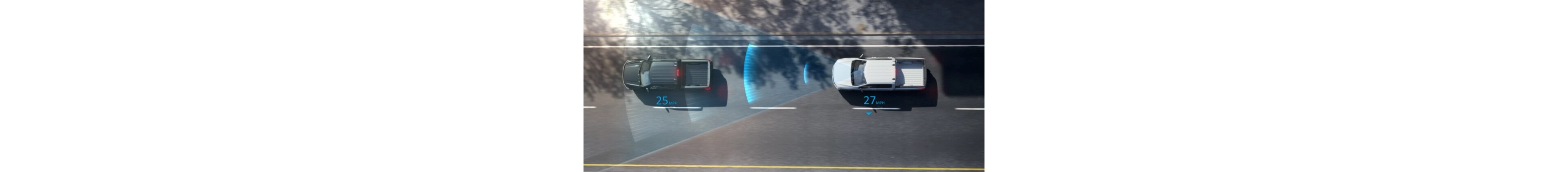 Une démonstration en vue aérienne de deux camionnettes Ford F-150® Lightning® 2025 engagées avec la fonction de régulateur de vitesse adaptatif