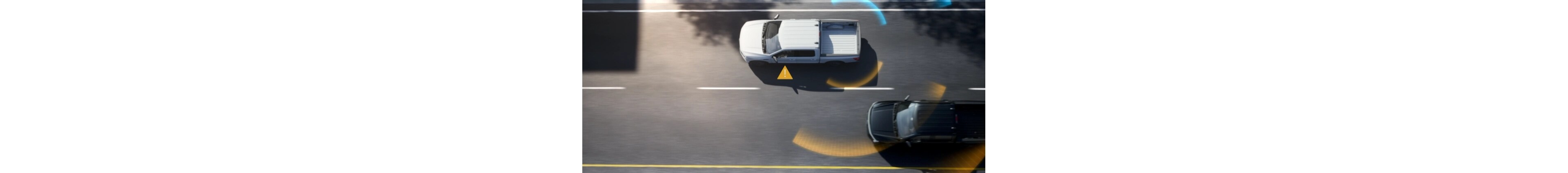 Une vue aérienne du Ford F-150® Lightning® 2025 circulant sur une autoroute