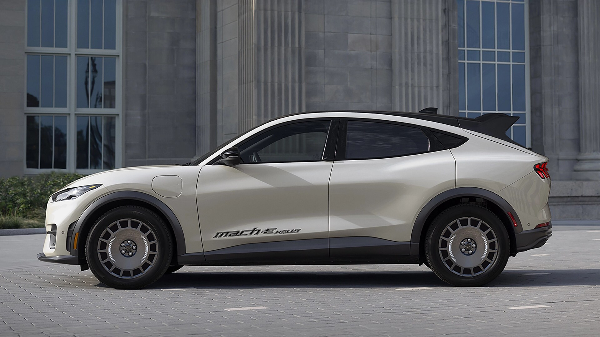 Profil d’une Ford Mustang Mach-E® Rally 2025