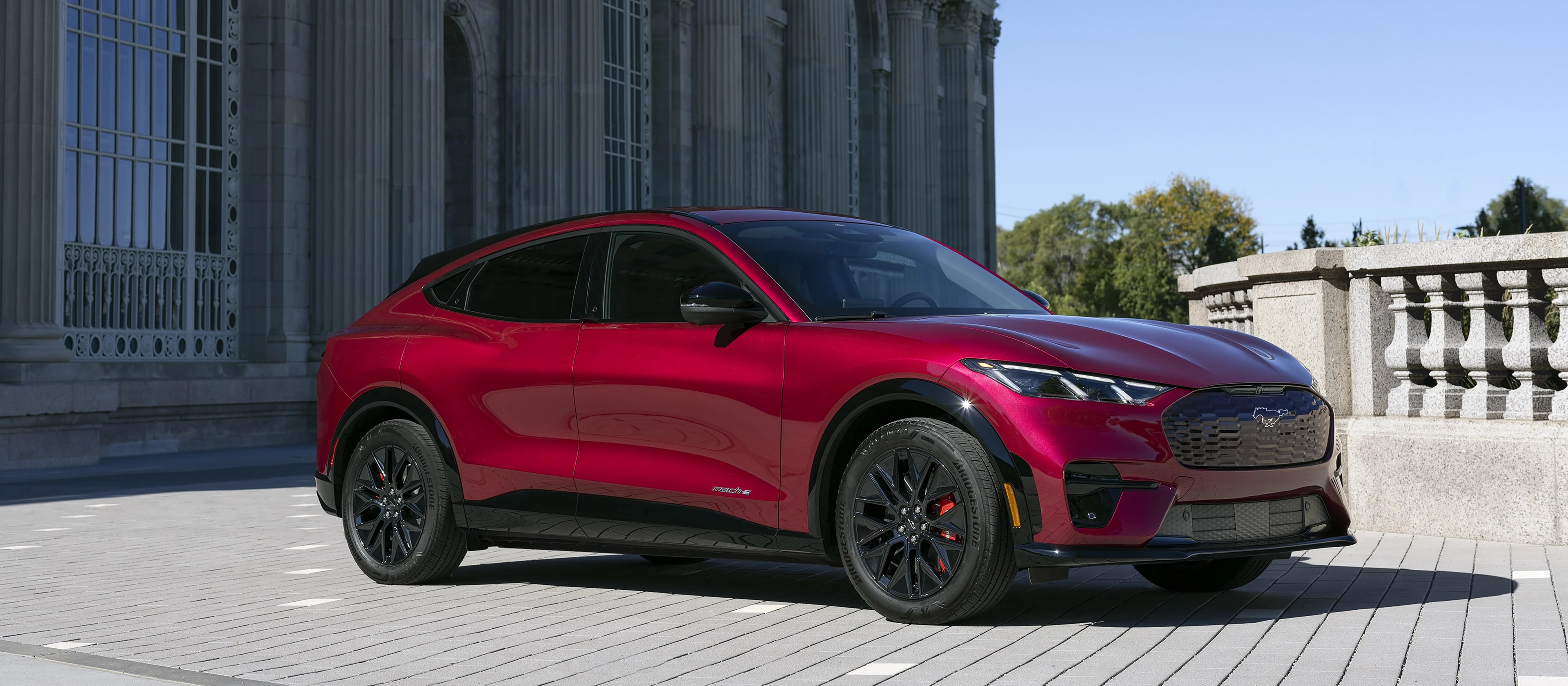 Une Ford Mustang Mach-E® 2025 garée