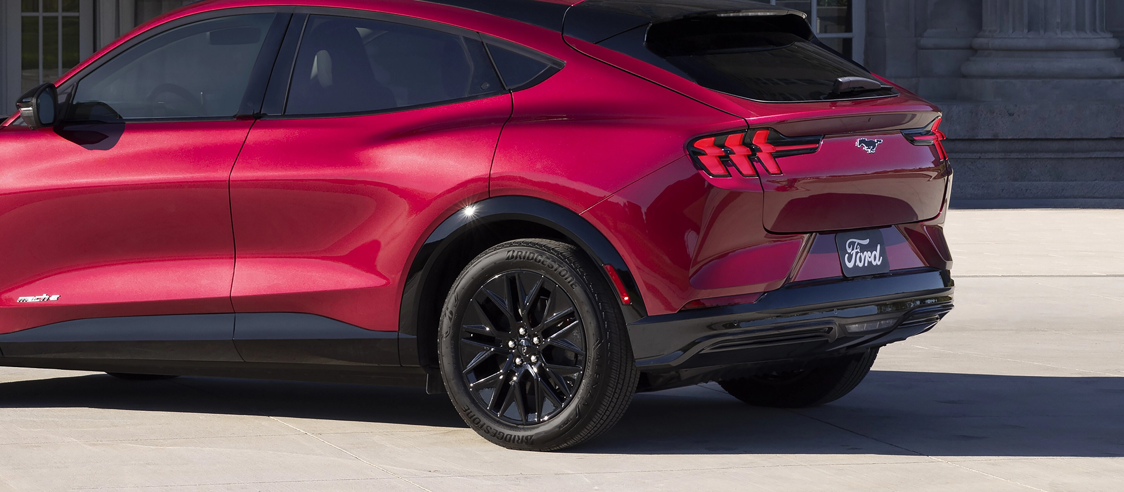 Une Ford Mustang Mach-E® 2025 garée